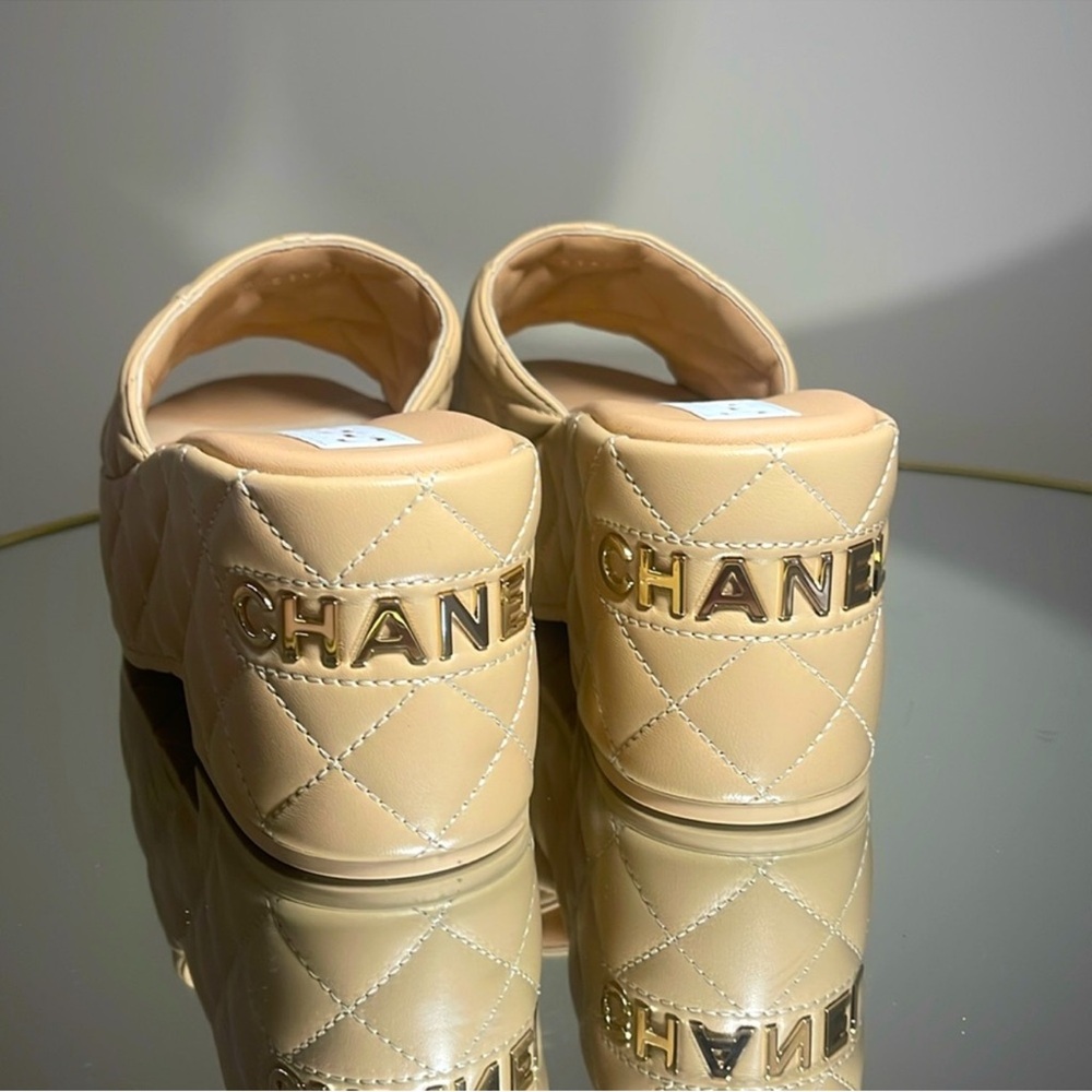 CHANEL 23C DAD Platform Quilted leather CC interlocking mules sandals